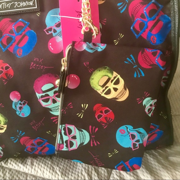 Betsey Johnson Skull Party Large Duffel Weekender - Picture 5 of 8